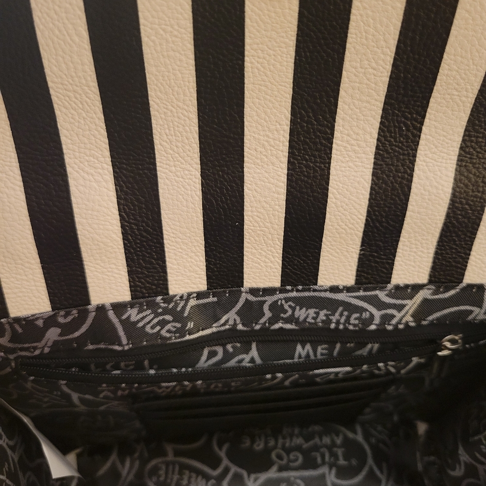 Betsey Johnson Chic White and Black Handbag with Love Accent - Picture 5 of 10